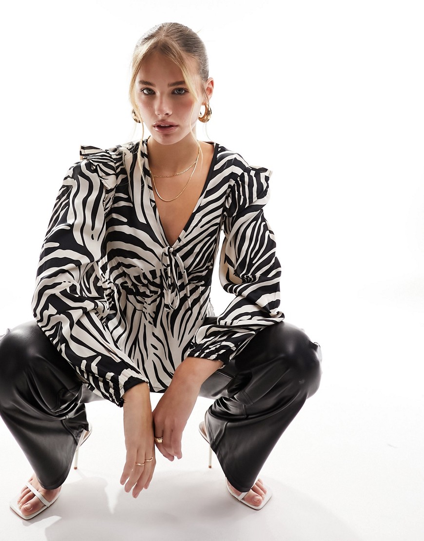 New Look ruffle long sleeve blouse in zebra print-Black