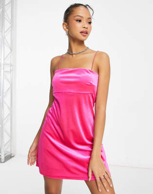 New Look - Samtkleid im Stil der 90er in leuchtendem Rosa mit A-Linien-Schnitt