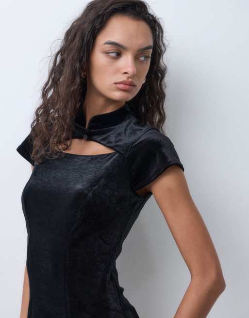 New Look Samtkleid mit Stehkragen und Cut-outs in Schwarz, 3 von 5