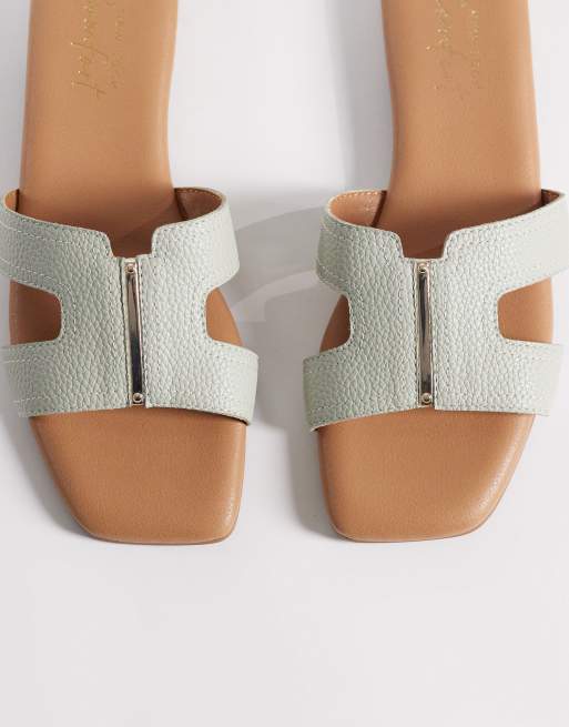 New Look – Sandalen in Blassgrün mit Metallsteg, 3 von 4