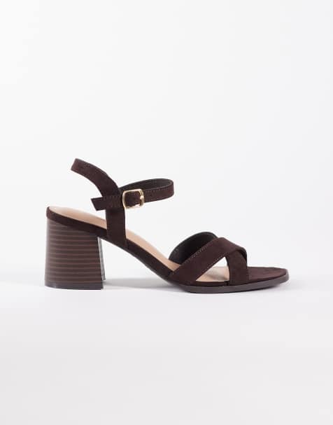 New Look - Sandalen met gekruiste bandjes en blokhak in bruin - view 1