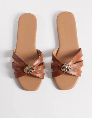 New Look - Sandales plates à brides croisées avec détail métallique - Fauve-Brown