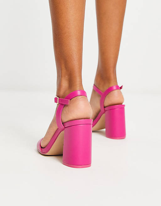New Look – Sandaletten in leuchtendem Rosa mit eckiger Zehenpartie und  Blockabsatz | ASOS