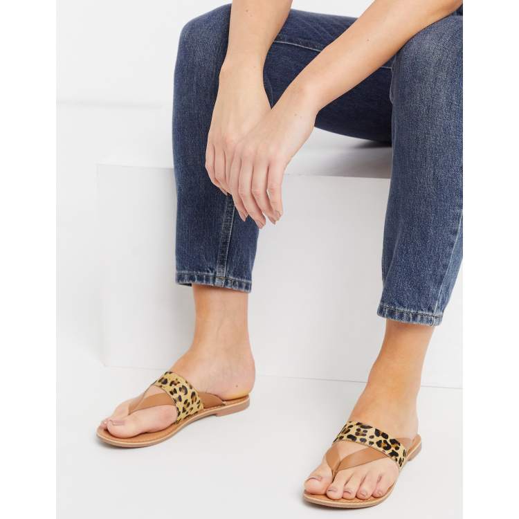 New Look Sandali bassi color cuoio con stampa animalier ASOS