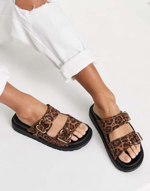 New Look - Sandali bassi con doppia fibbia con stampa leopardata e suola spessa