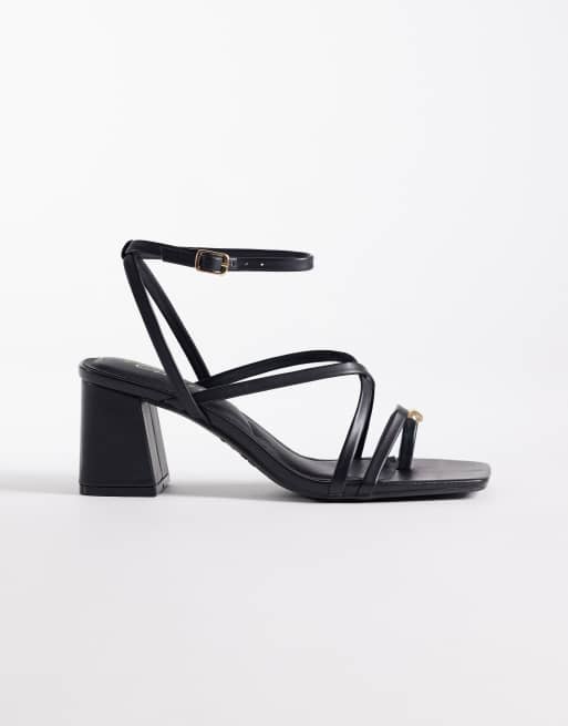 New Look - Sandali infra-alluce neri con tacco e dettaglio in metallo