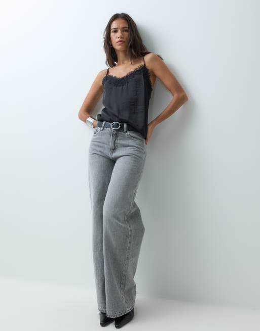 New Look satijnen cami met kanten afwerking in zwart, 2 van 5