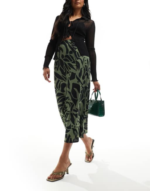 New Look - Satijnen midi rok in groene wervelprint