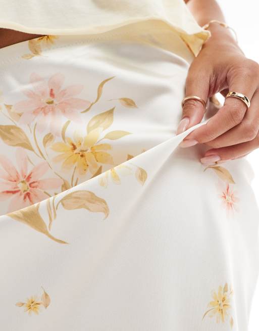 New Look - Satijnen midirok met schuine snit en bloemen in geel, 5 van 5