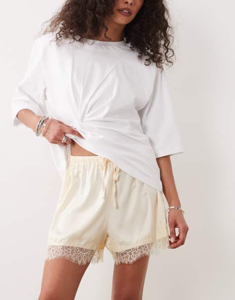 New Look - Satijnen short met kanten rand in crème - view 1