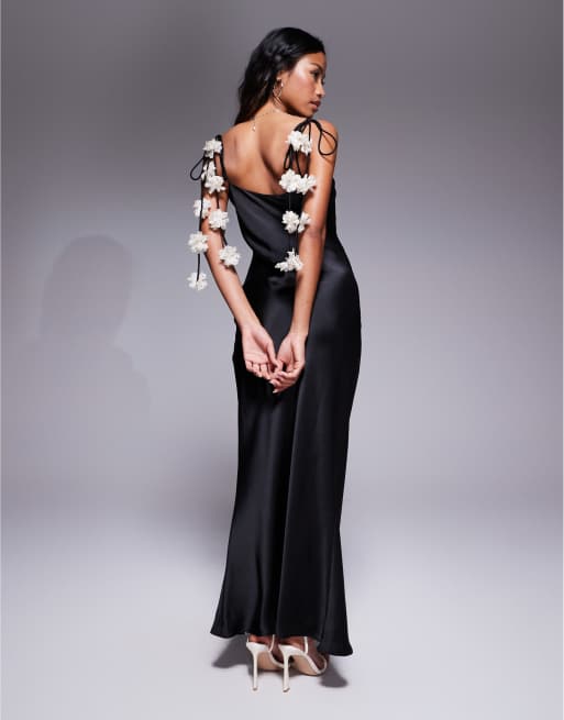 New Look - Satijnen slipdress met corsage-detail en gestrikte bandjes in zwart