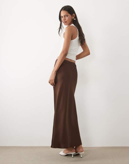 New Look satin bias maxinederdel i mørkebrun, 4 af 5