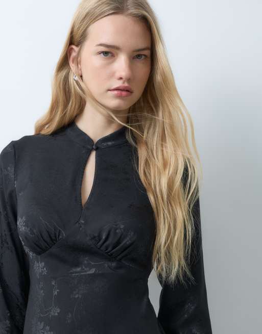 New Look satin jacquard keyhole detail mini dress in black, 5 of 5