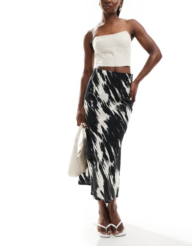 New Look - satin midi skirt in black pattern