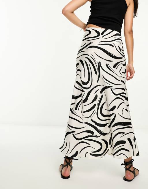 New Look satin midi skirt in swirl print, 3 of 4