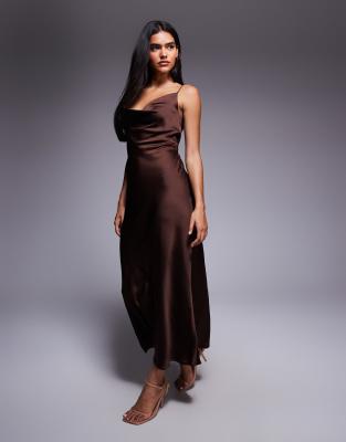 New Look - Satin-Midikleid in Braun mit Wasserfallausschnitt