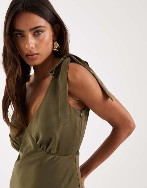 New Look – Satin-Midikleid in Khaki mit gebundenen Trägern, 4 von 4