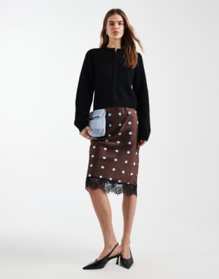 New Look - Satin-Midirock in Braun mit Polka Dots und Spitzenbesatz-Brown
