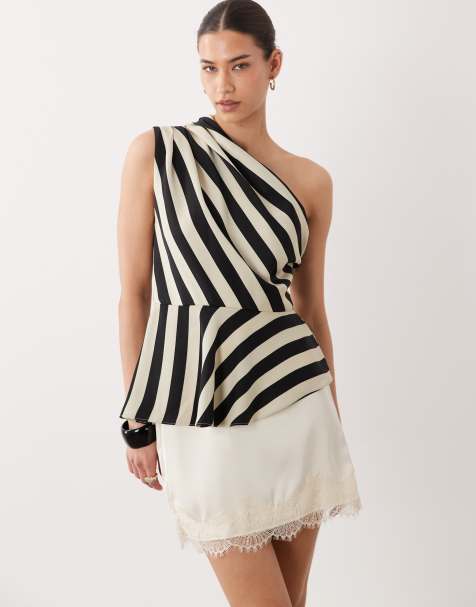 New Look – Satin-Minirock in Beige mit Spitzenbesatz - view 1