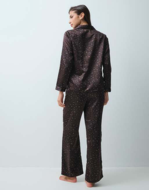 New Look satin revere pyjamas in brown leopard , 3 of 5