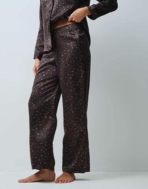 New Look satin revere pyjamas in brown leopard , 5 of 5
