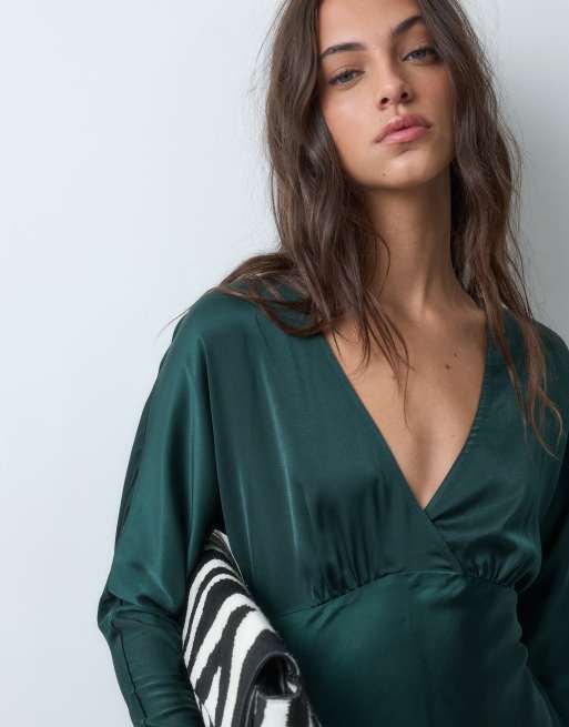 New Look satin v neck mini dress in dark green, 2 of 5