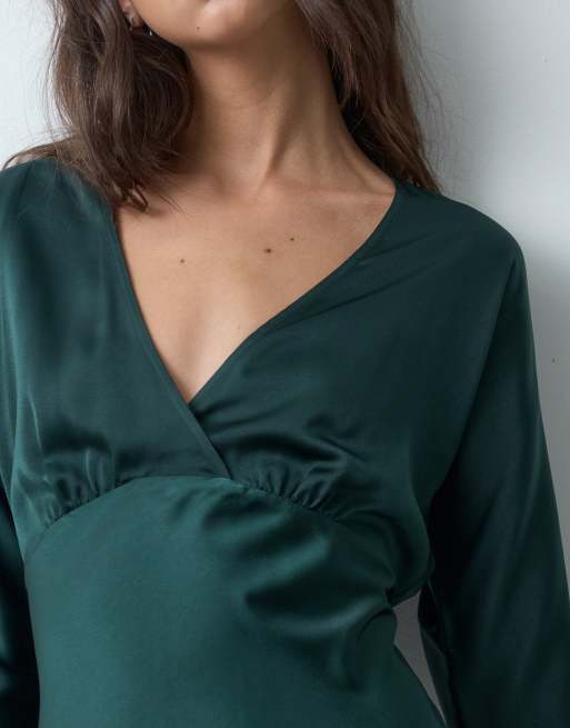 New Look satin v neck mini dress in dark green, 4 of 5