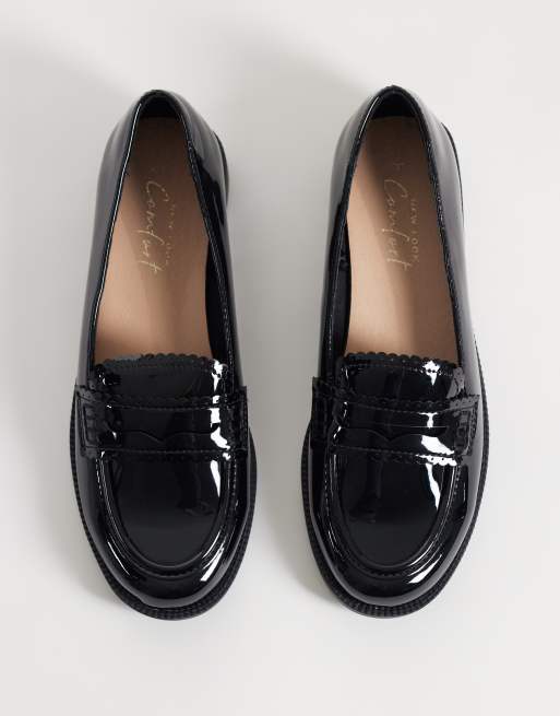New Look scallop patent loafer in black , 2 of 5