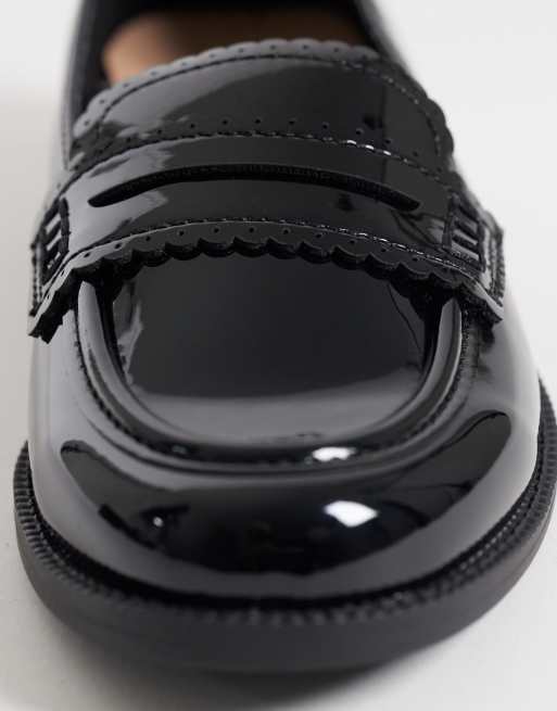 New Look scallop patent loafer in black , 5 of 5