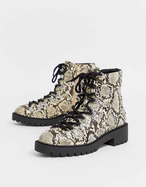 New Look - Scarponcini da trekking bassi stringati con suola spessa e stampa animalier, 4 di 4