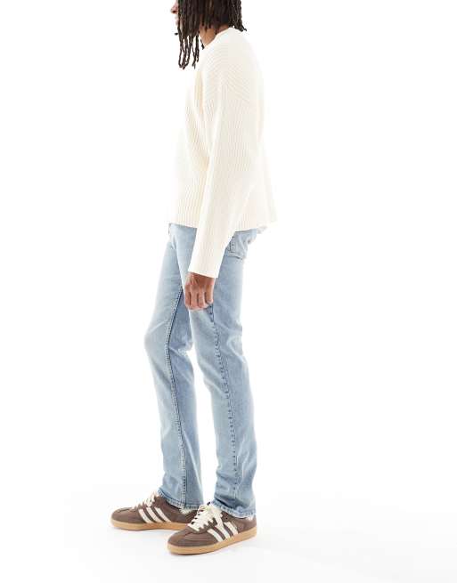 New Look – Schmal geschnittene Stretch-Jeans in verwaschenem Blau, 2 von 5