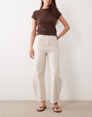 New Look - Schmal zulaufende Barrel-Jeans in Wollweiß