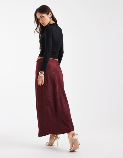 New Look - Schuingesneden satijnen midi rok met stippen in bordeauxrood, 2 van 5