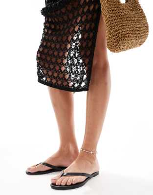 New Look - Schwarze Zehenstegsandalen aus Kunststoff