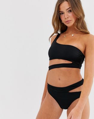 Schwarzes One-Shoulder-Bikinioberteil mit Cutout