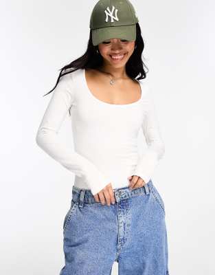 New Look scoop body in white - ASOS Price Checker