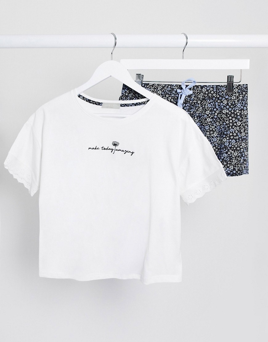 New Look - Set con pantaloncini e T-shirt a coste e a fiorellini con motivo bianco-Multicolore
