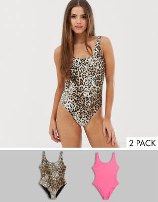 New Look - 2er Pack Badeanzüge in Neonrosa und mit Leopardenmuster - Mehrfarbig
