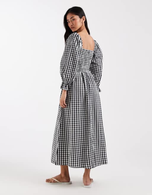 New Look shirred milkmaid midi dress in black gingham , 3 of 4