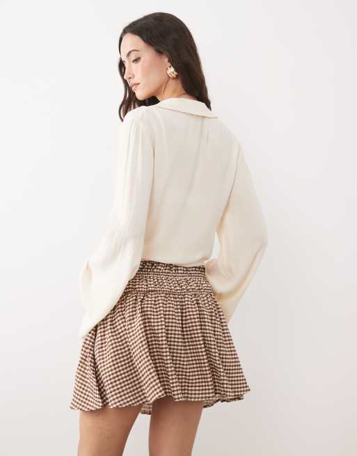 New Look shirred panel mini skirt in brown gingham check, 3 of 5