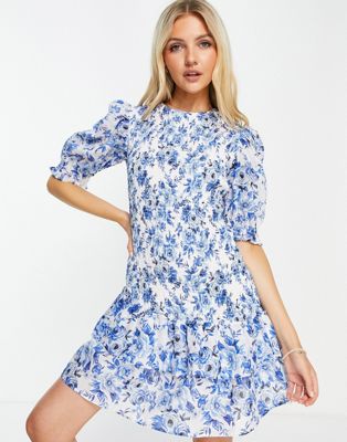 New Look shirred ruffle hem mini dress in blue china pattern | ASOS