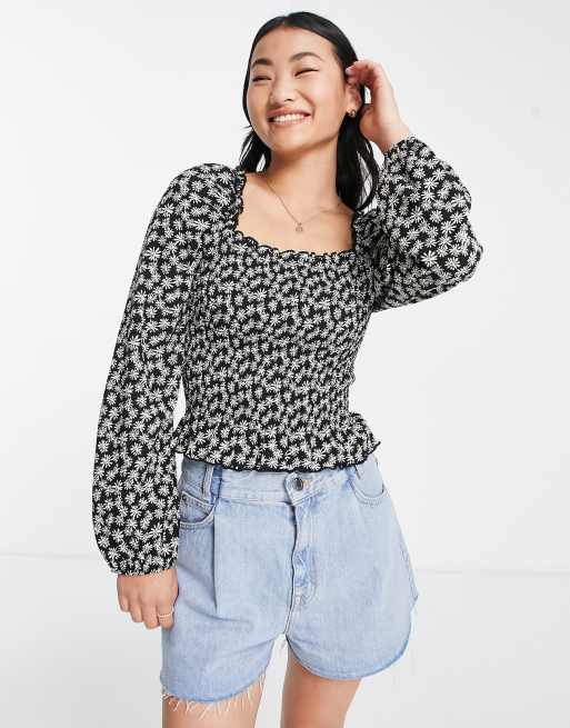 New Look shirred square neck long sleeved top in daisy print