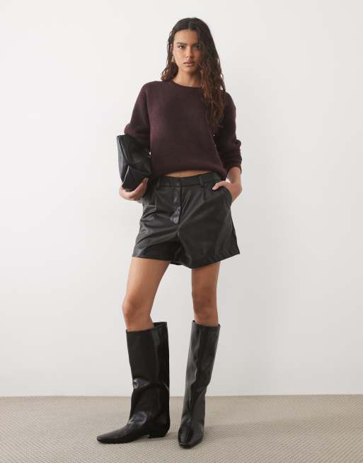 New Look short ajusté en imitation cuir noir, 3 de 5