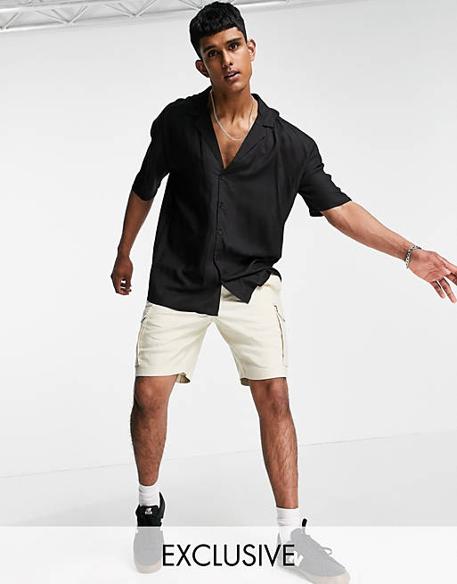New Look short sleeve shirt with deep revere collar in black