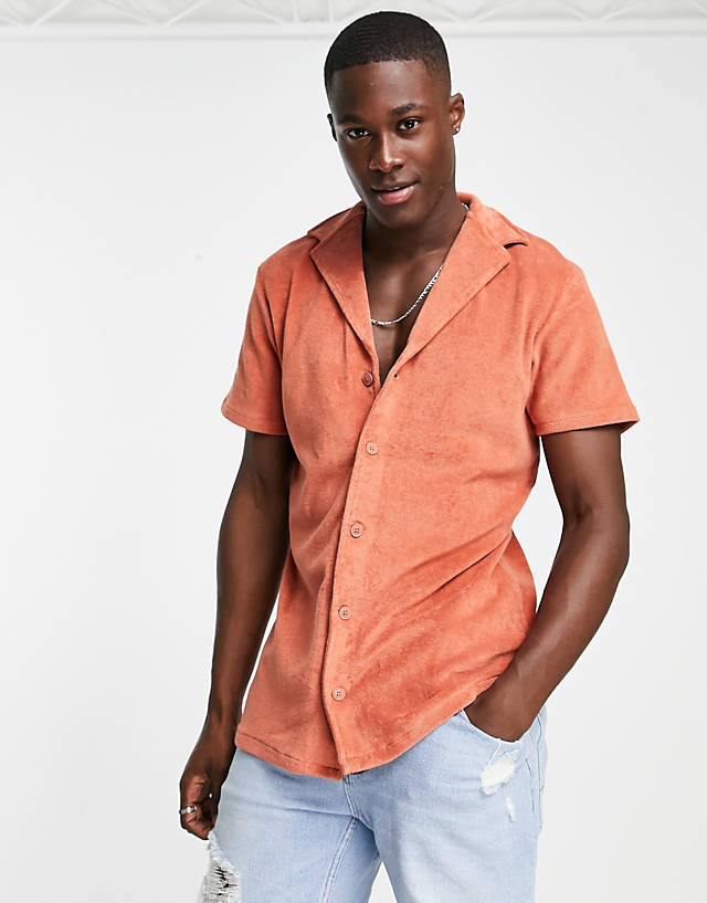 New Look - short sleeve towelling shirt with revere collar in burnt orange