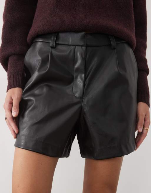 New Look short van imitatieleer in zwart, 4 van 5