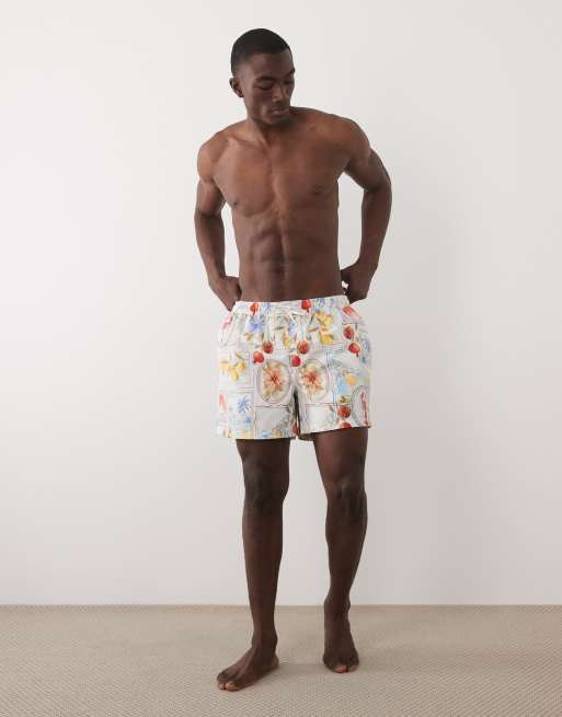 New Look - Shorts de baño multicolores con estampado de postales