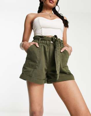 New Look - Shorts in Dunkelkhaki mit Paperbag-Bund-Grün