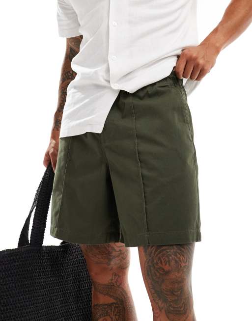 New Look – Shorts in Khaki mit Biesen