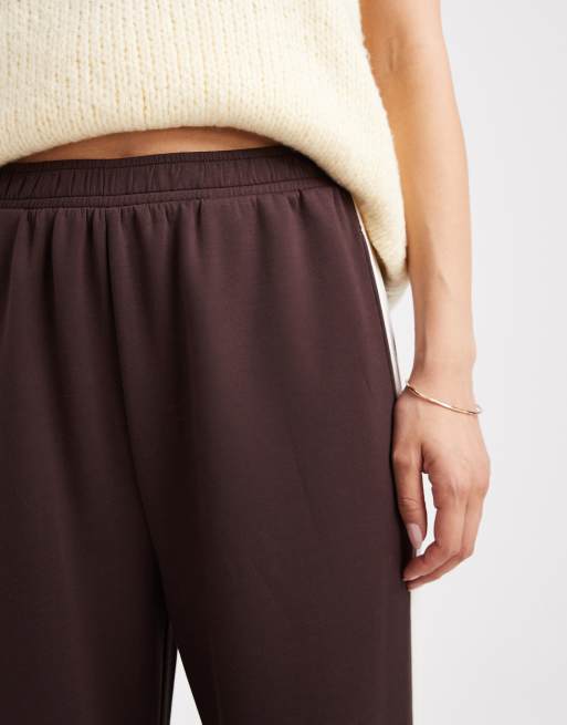 New Look side stripe joggers in brown, 3 of 5